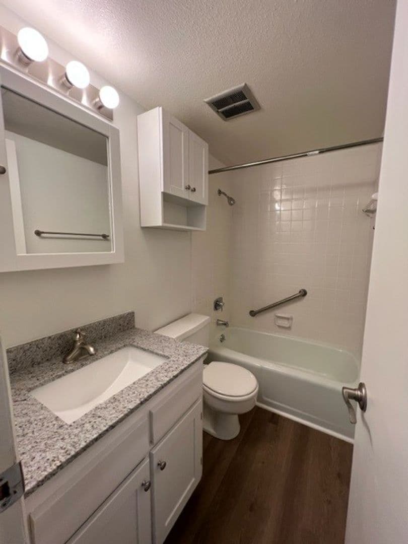 Lakemont Apartments 10 of 20