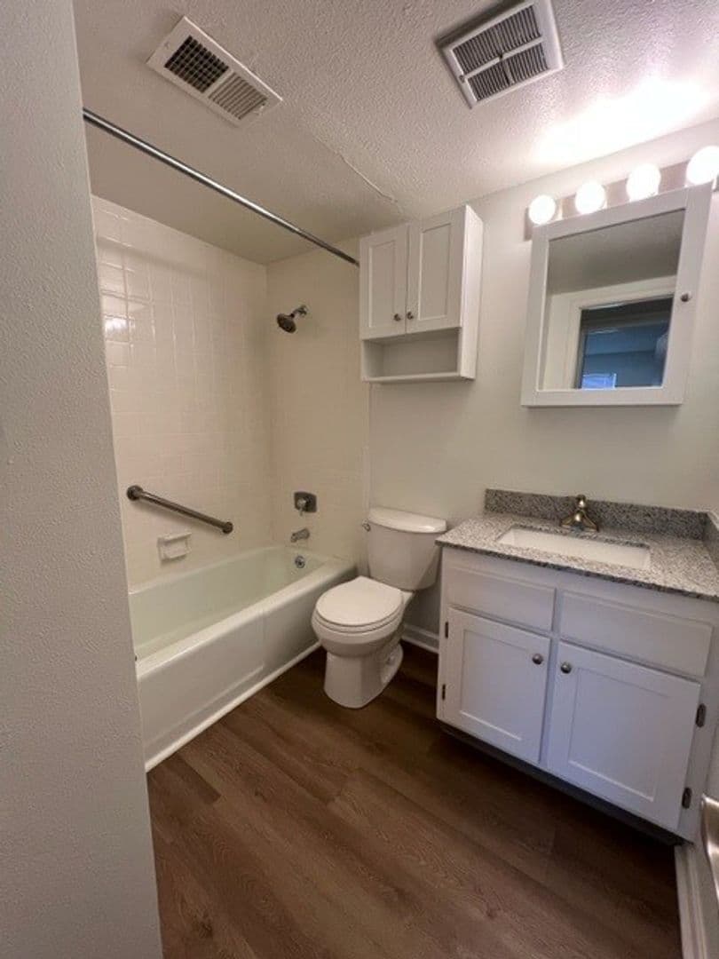 Lakemont Apartments 12 of 20