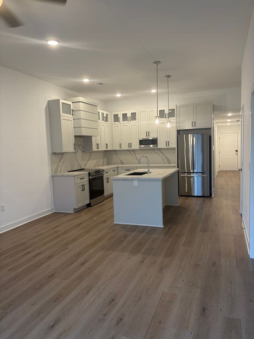9308 N. Lennox St 6 of 20