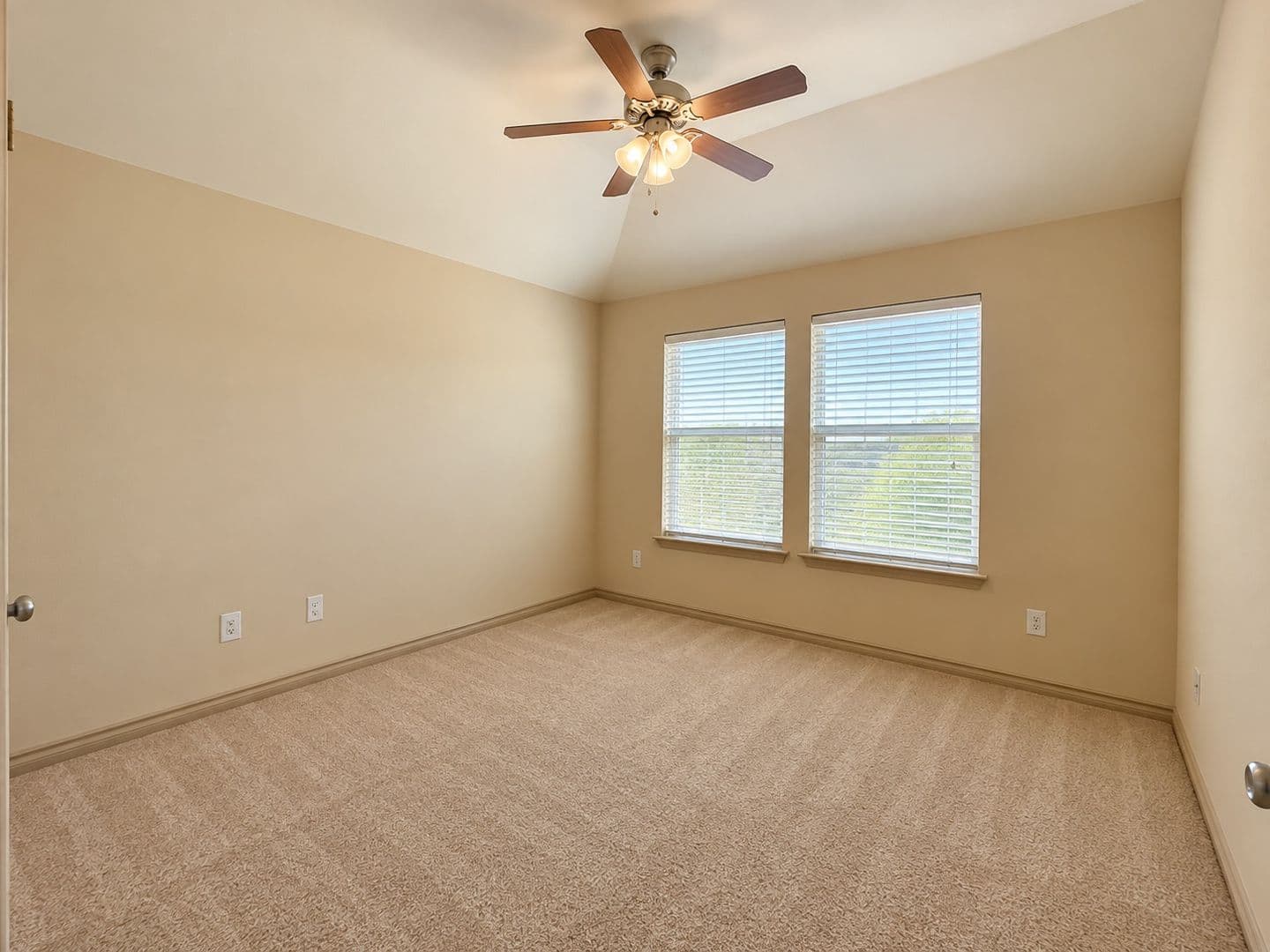 3933 Fernando Drive 18 of 21