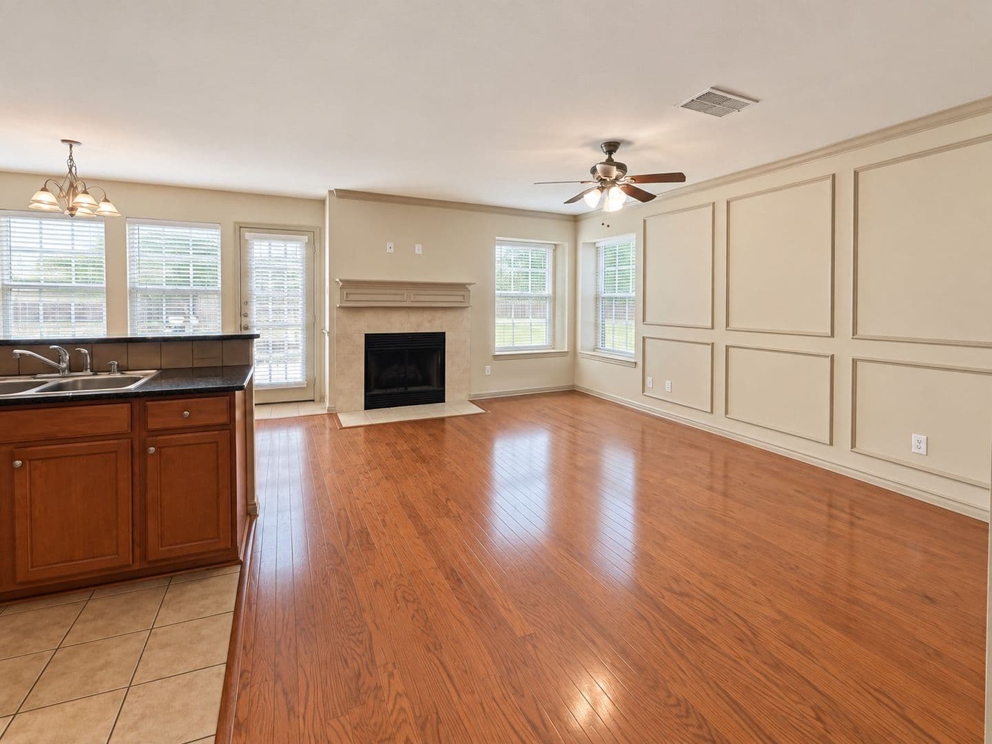 3933 Fernando Drive 5 of 21