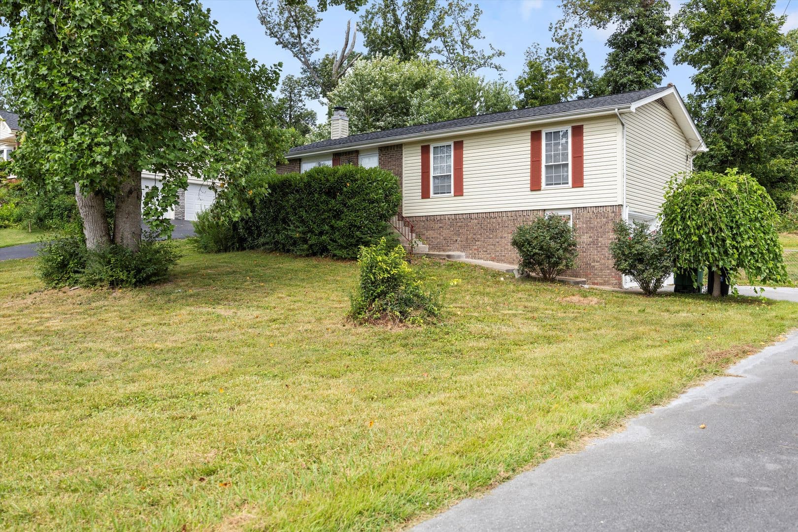 4015 Shady Oak Drive Ooltewah, TN 37363 1 of 24