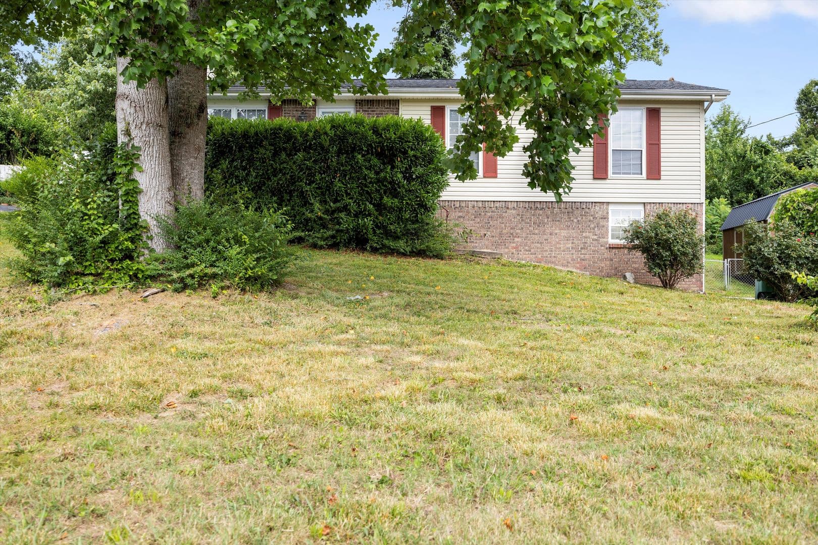4015 Shady Oak Drive Ooltewah, TN 37363 2 of 24