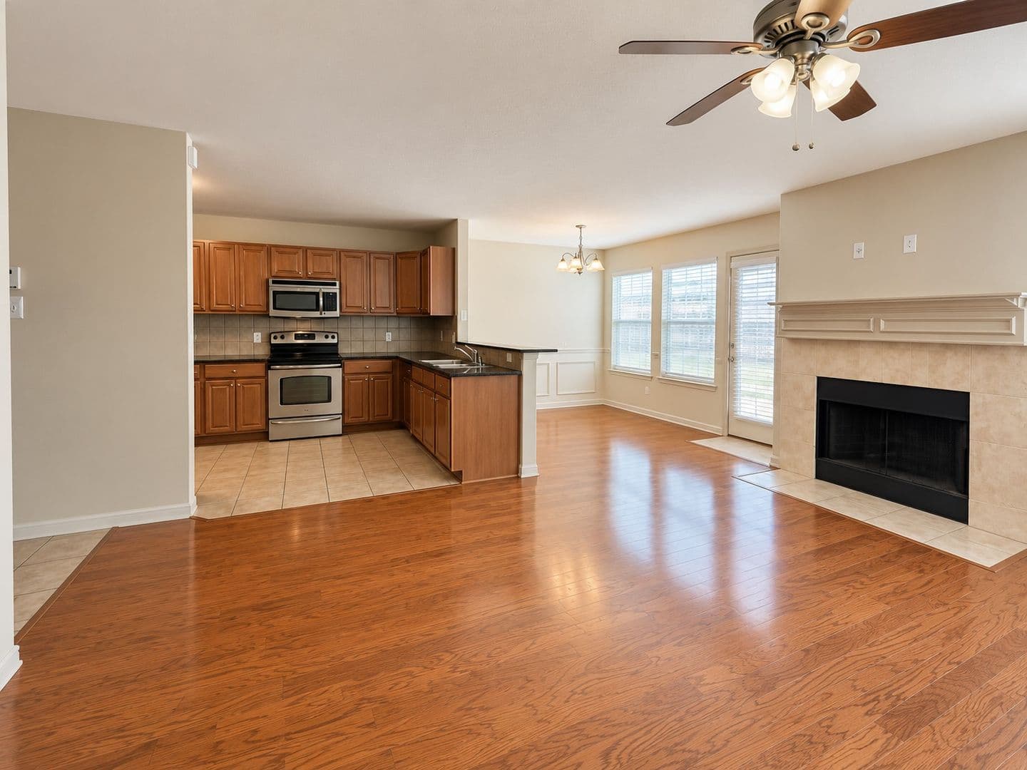 3933 Fernando Drive 2 of 21