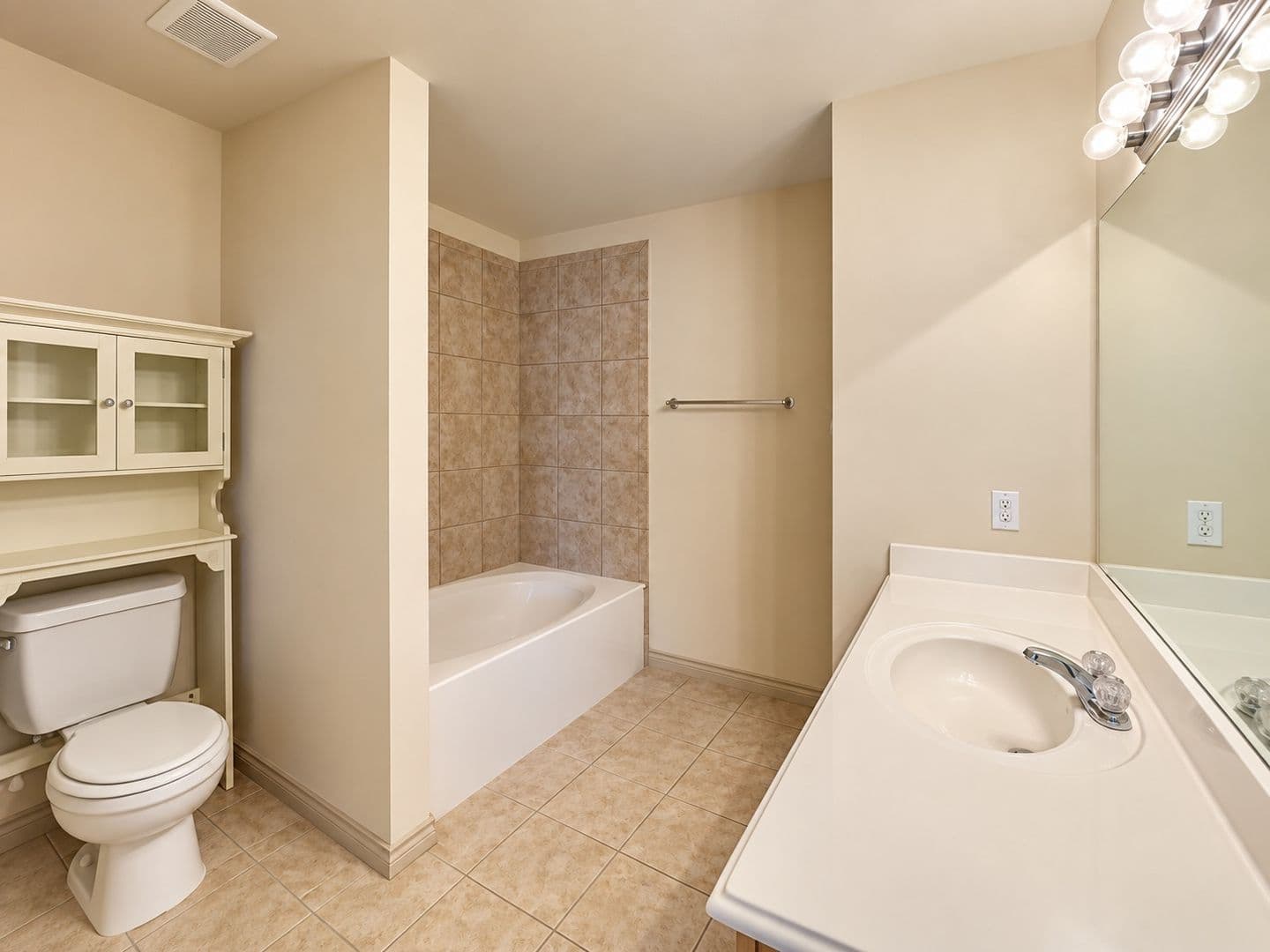 3933 Fernando Drive 14 of 21
