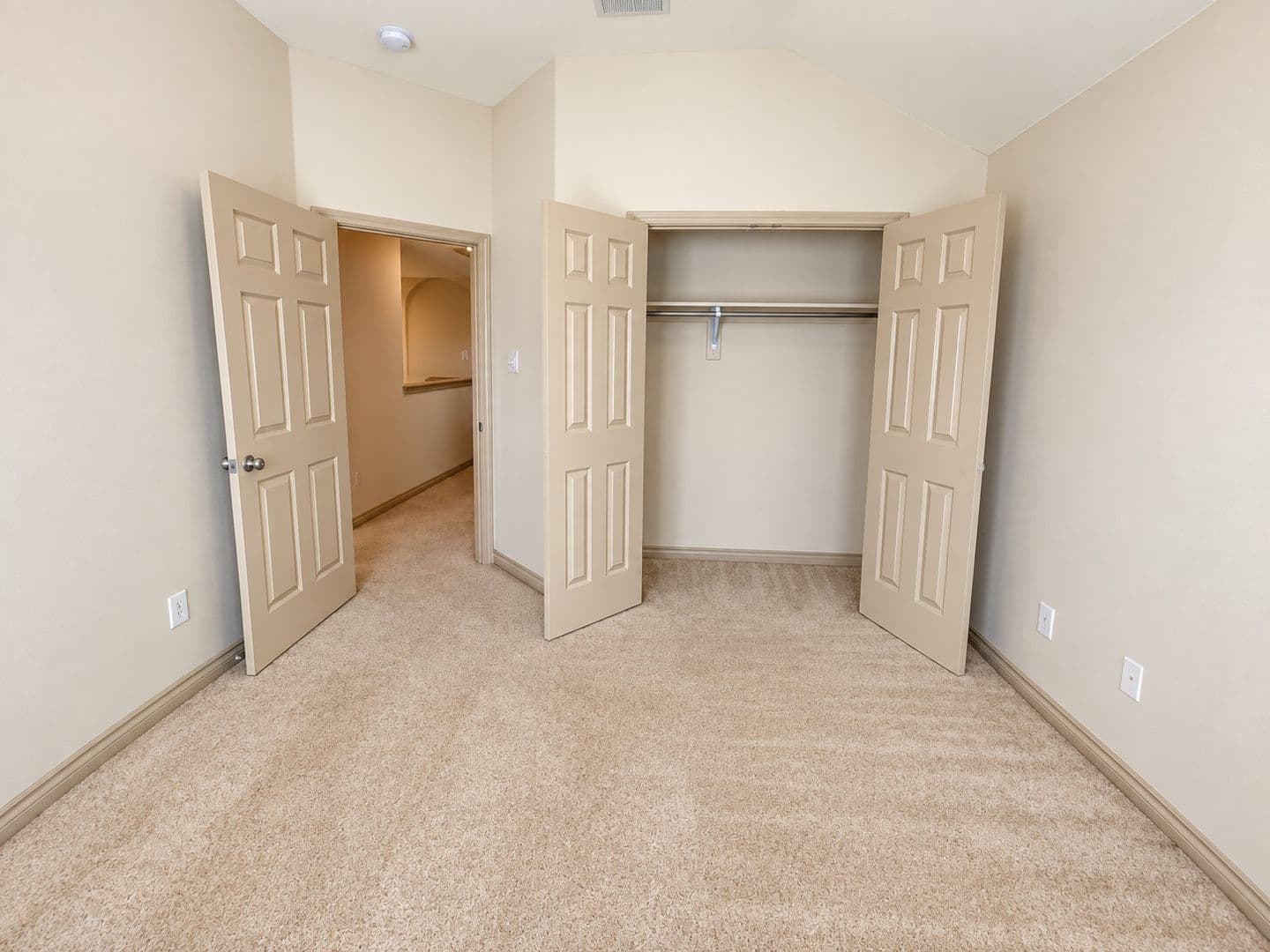 3933 Fernando Drive 19 of 21