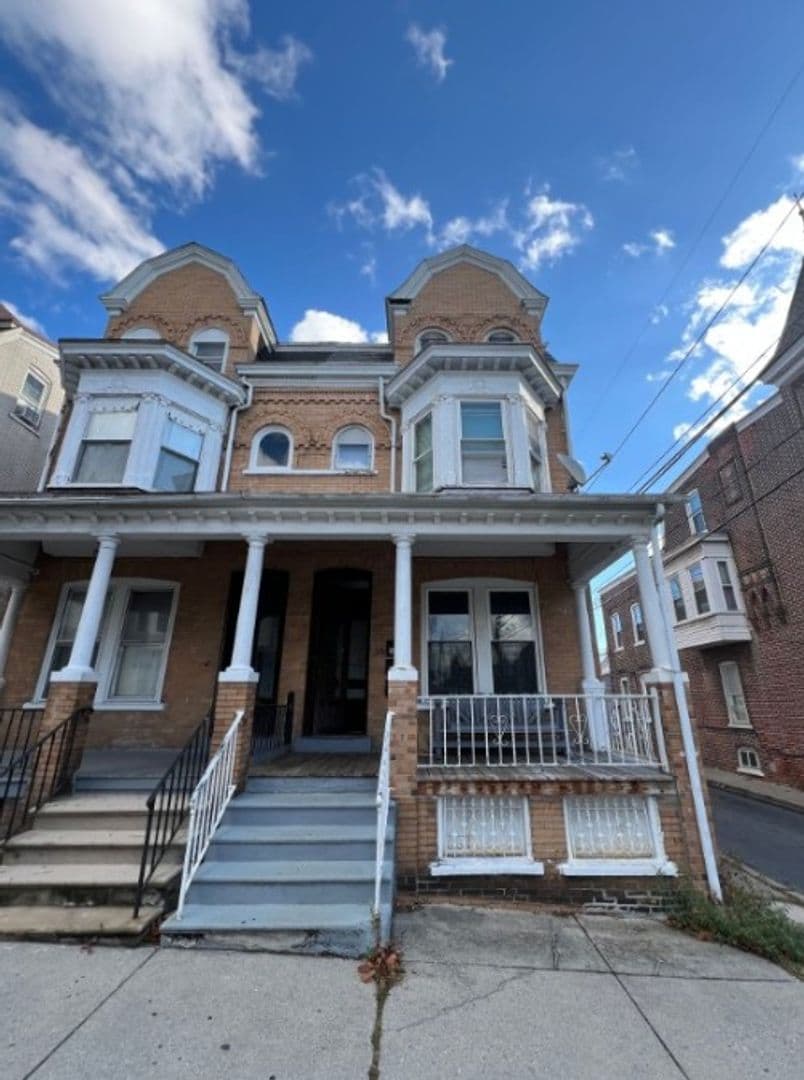 23 S Madison Street 1 of 9
