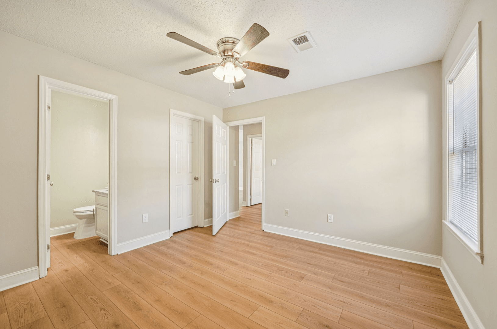 Sun Valley Apartments 2 of 17