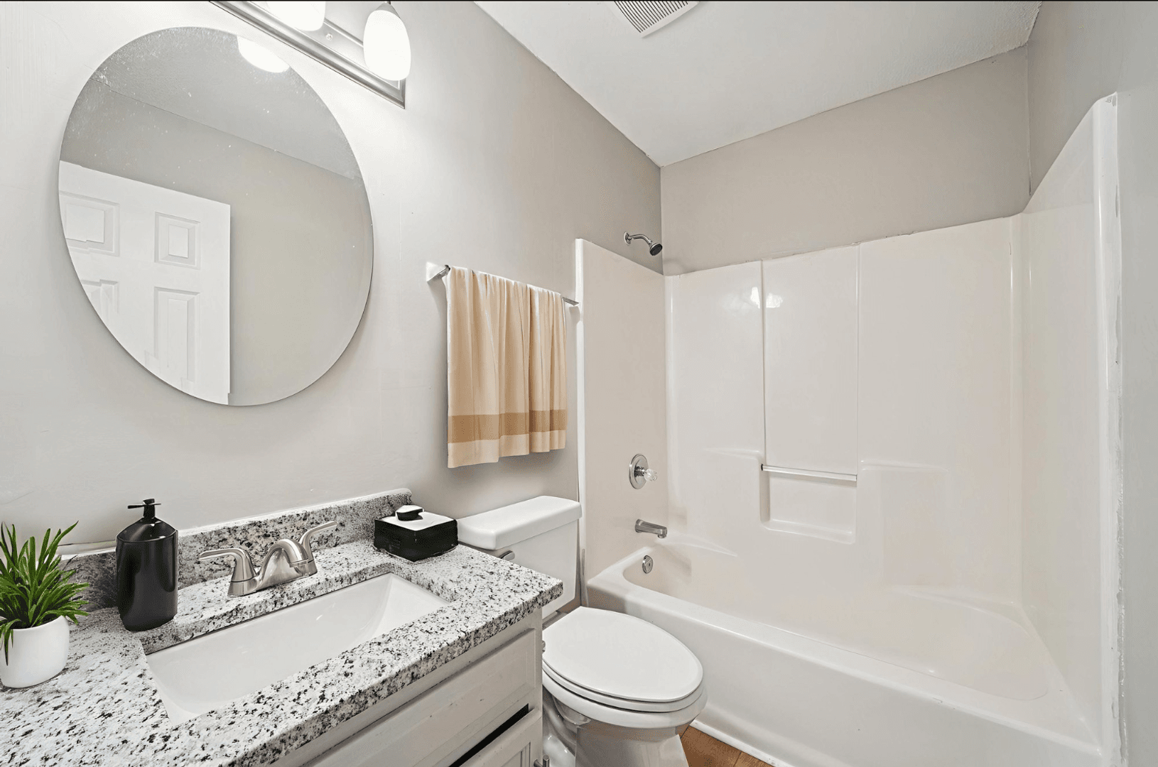 Sun Valley Apartments 8 of 17