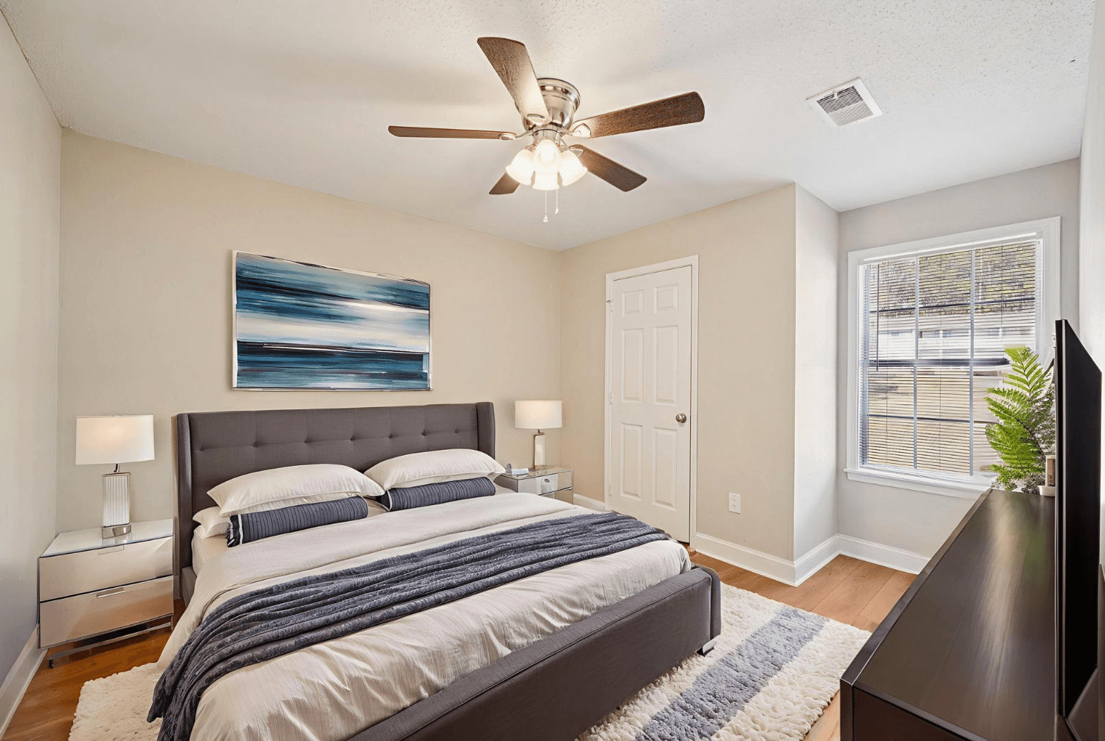 Sun Valley Apartments 4 of 17
