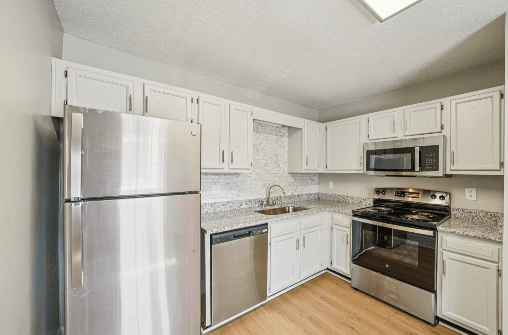 Sun Valley Apartments 3 of 17