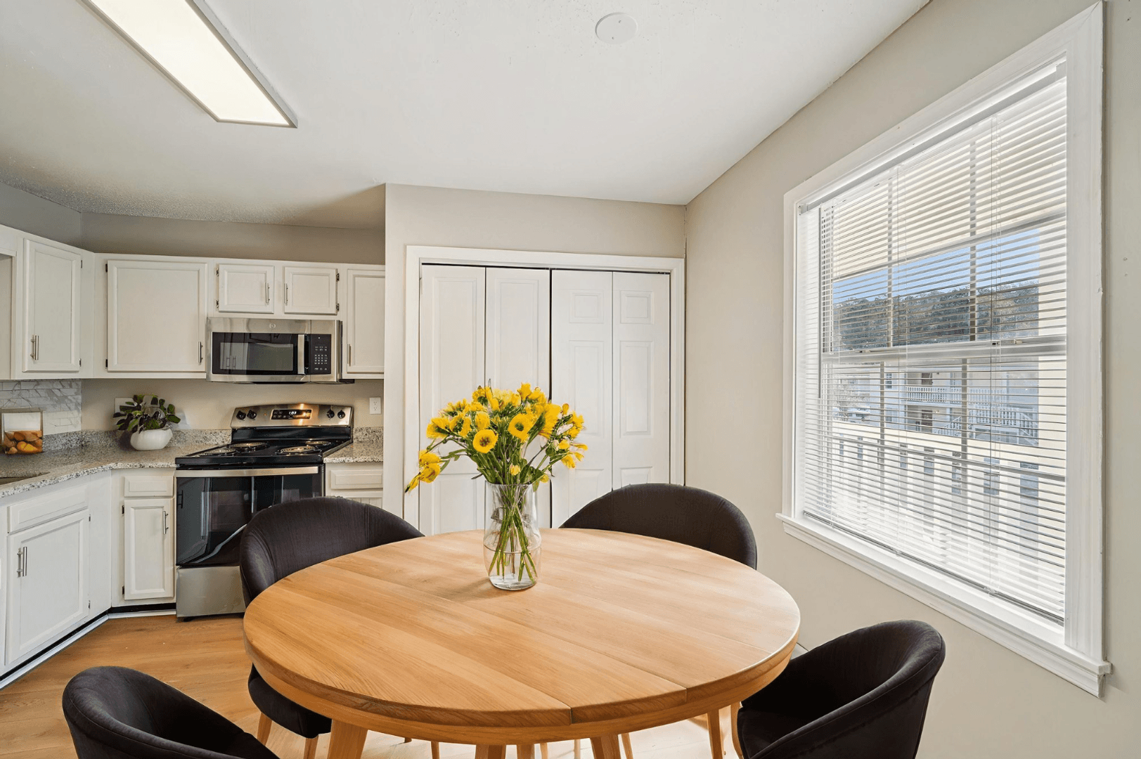 Sun Valley Apartments 7 of 17