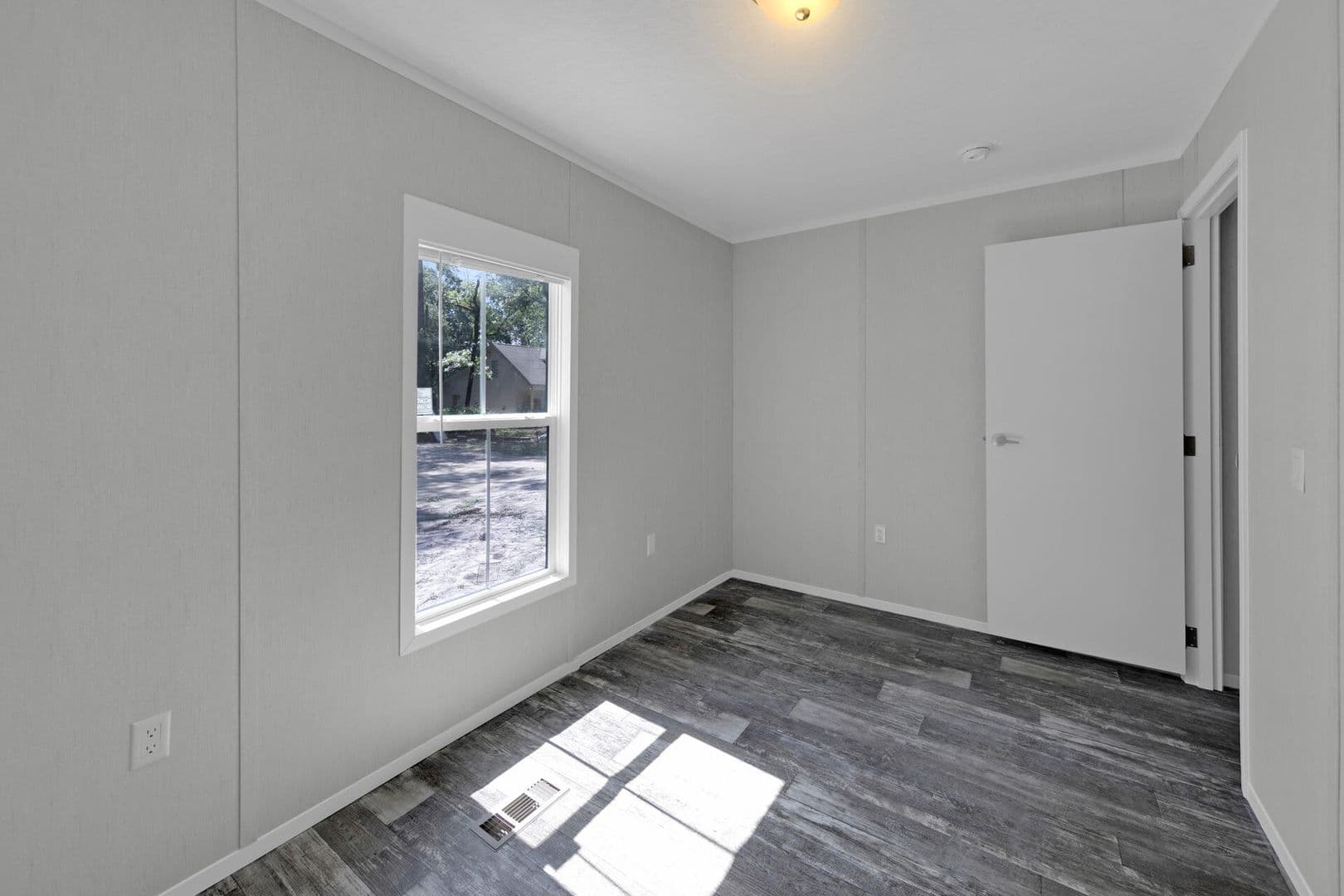 WR-28 Pansy Lane 2 of 18