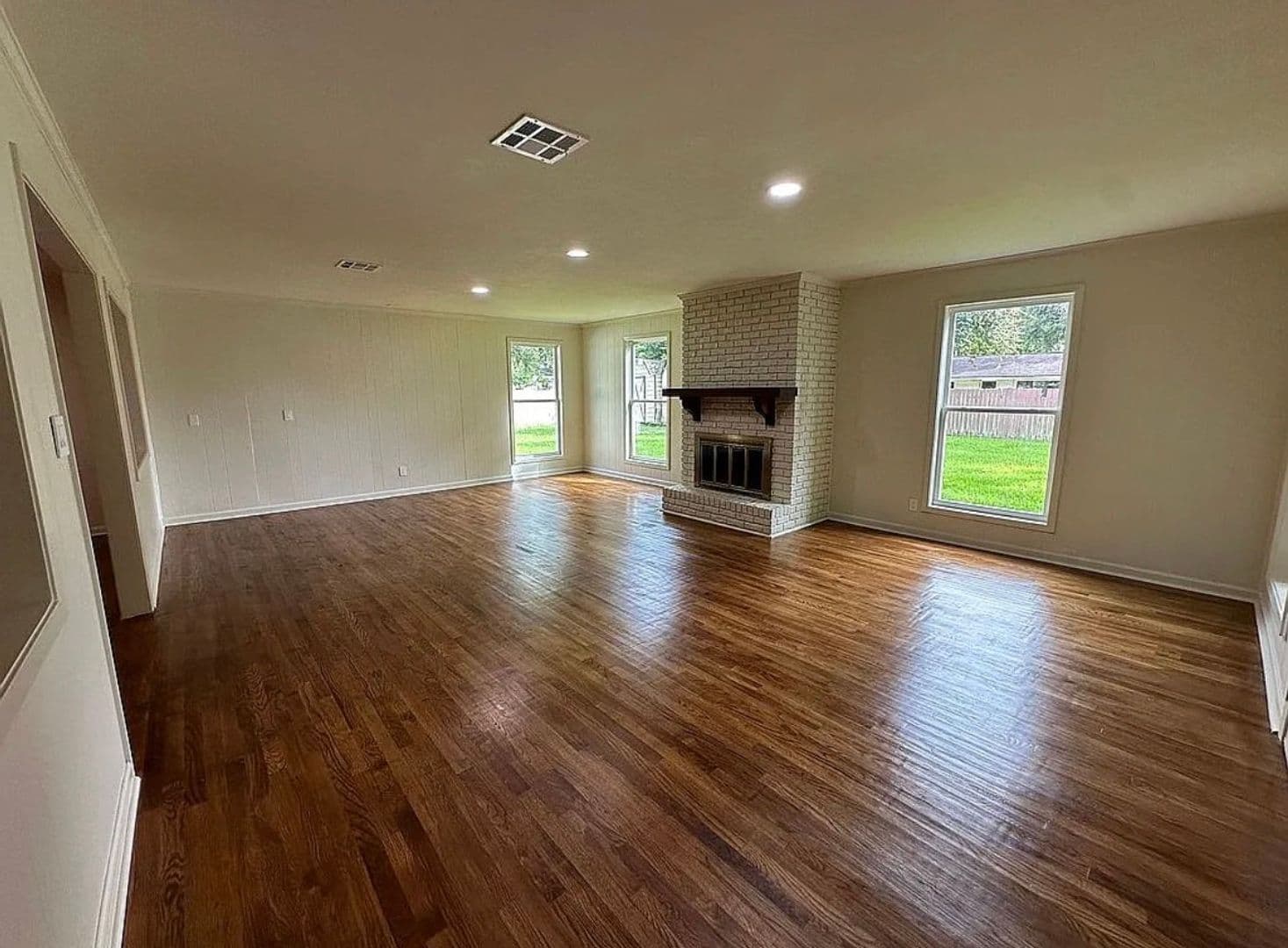 214 Brentwood Blvd 4 of 15