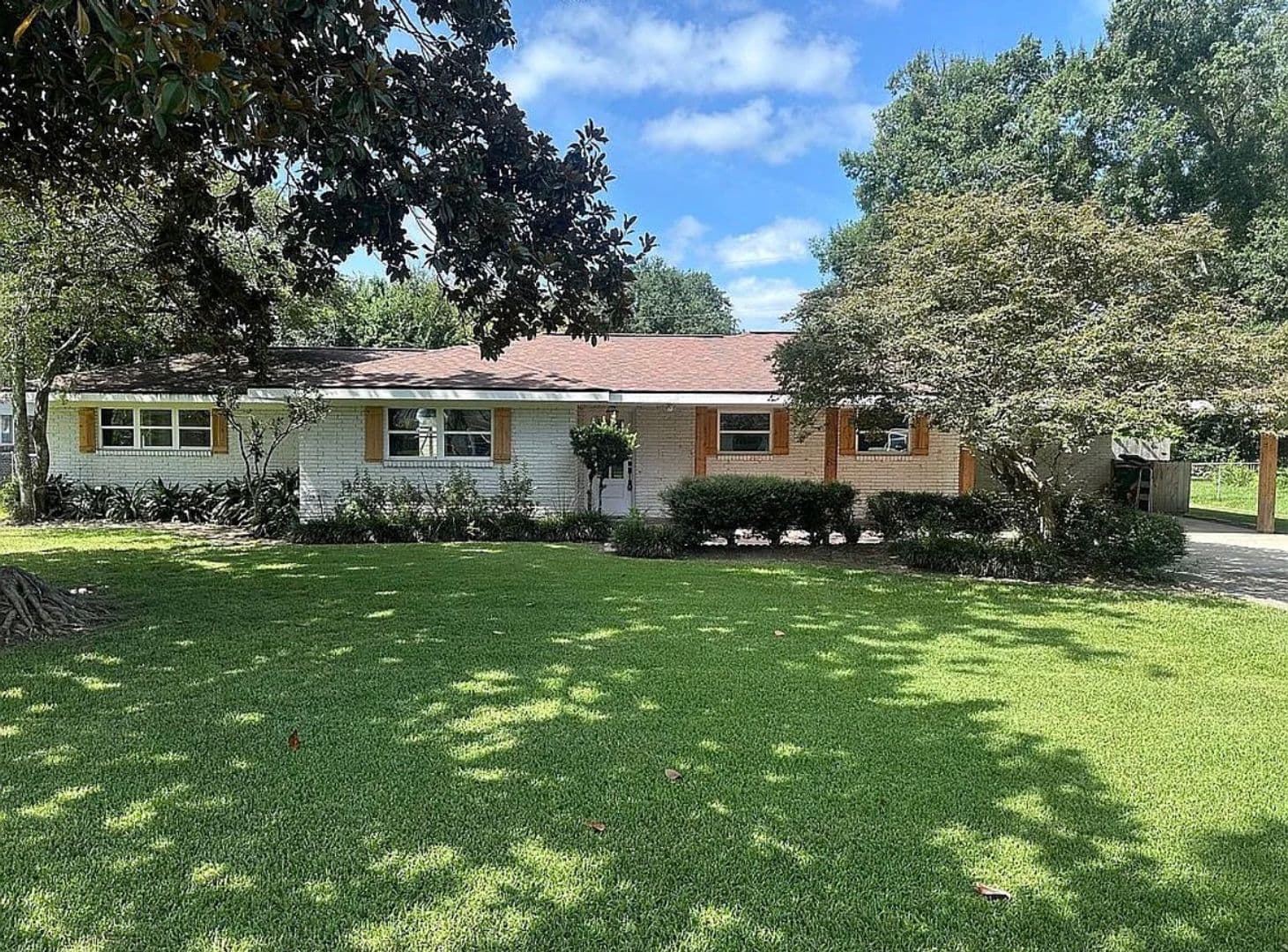 214 Brentwood Blvd 1 of 15
