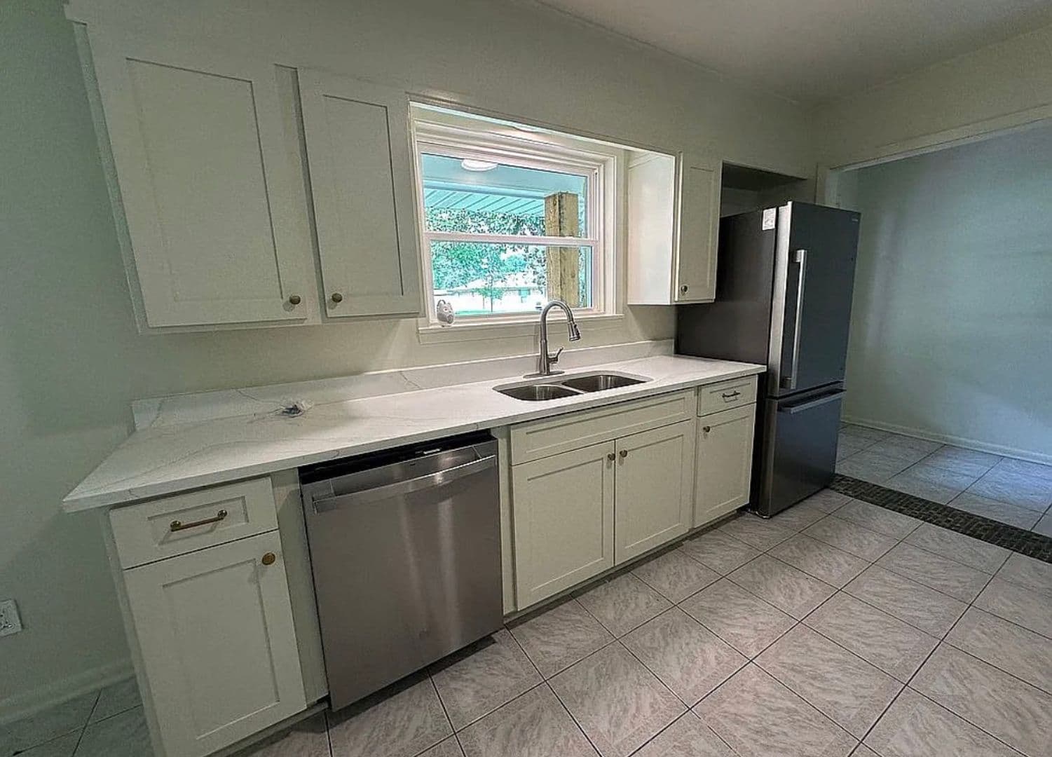 214 Brentwood Blvd 2 of 15
