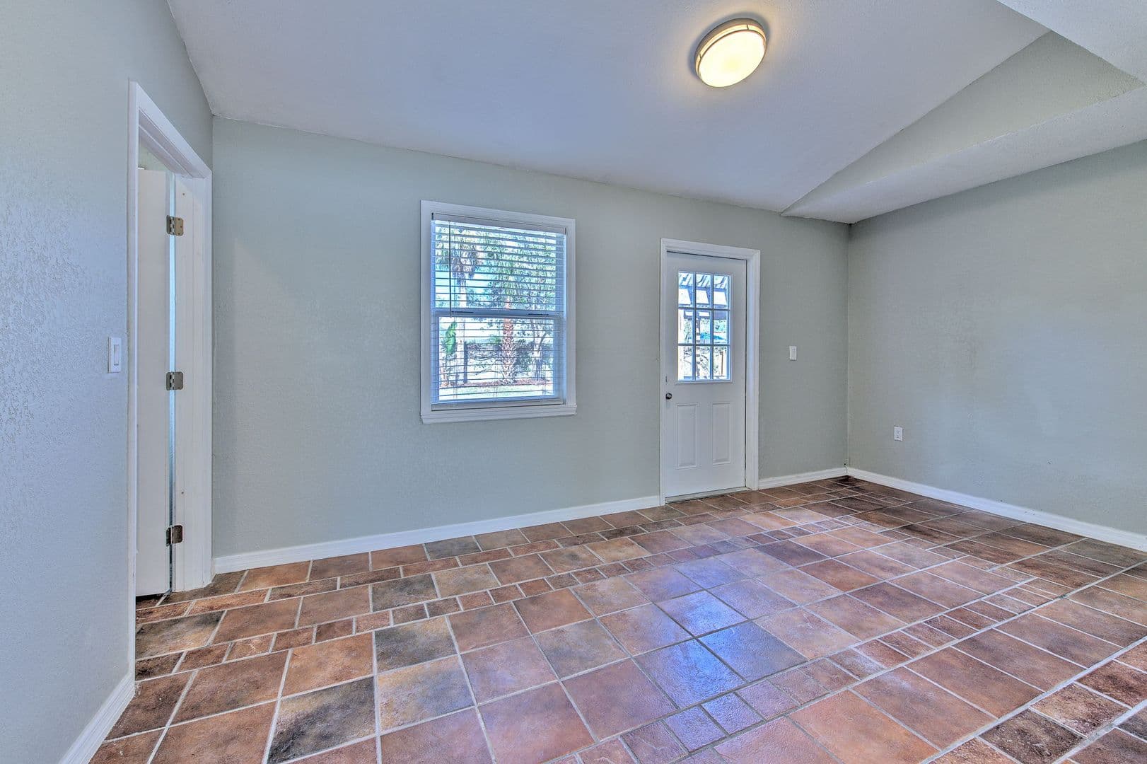 4711 w san rafael 37 of 47