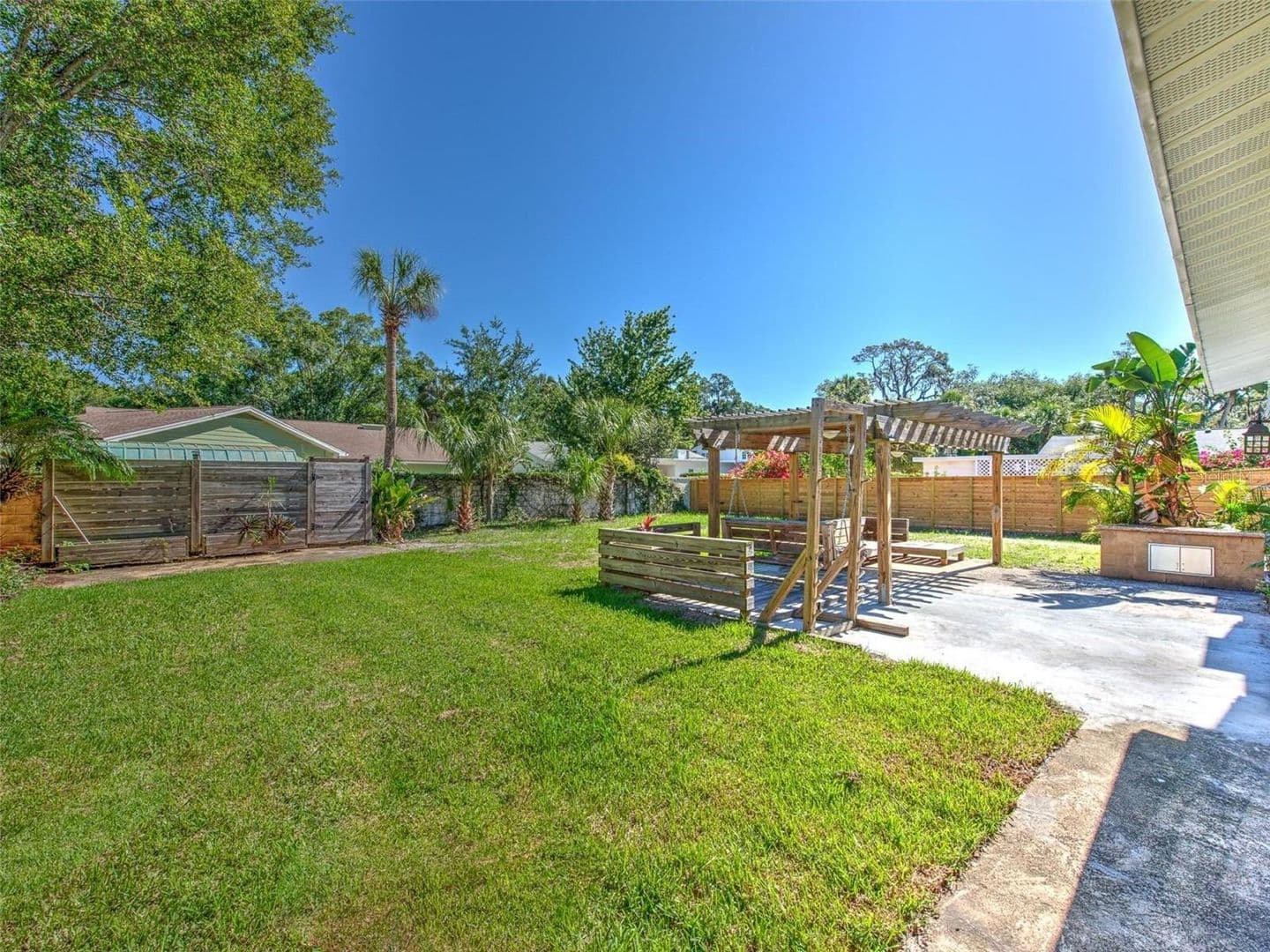 4711 w san rafael 10 of 47