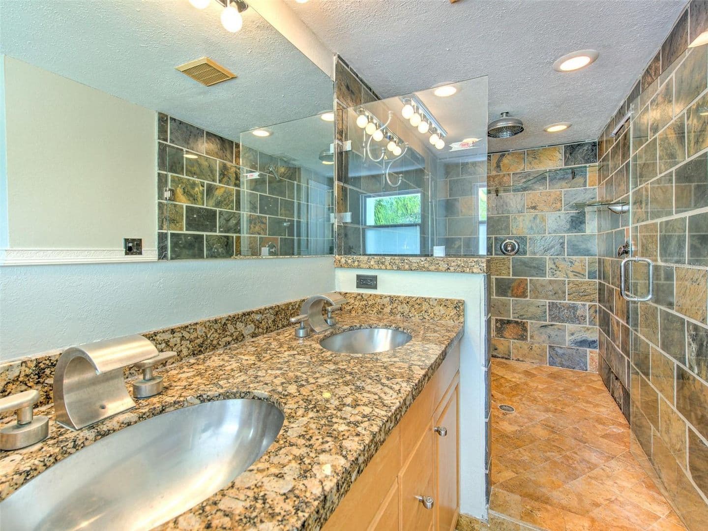 4711 w san rafael 7 of 47