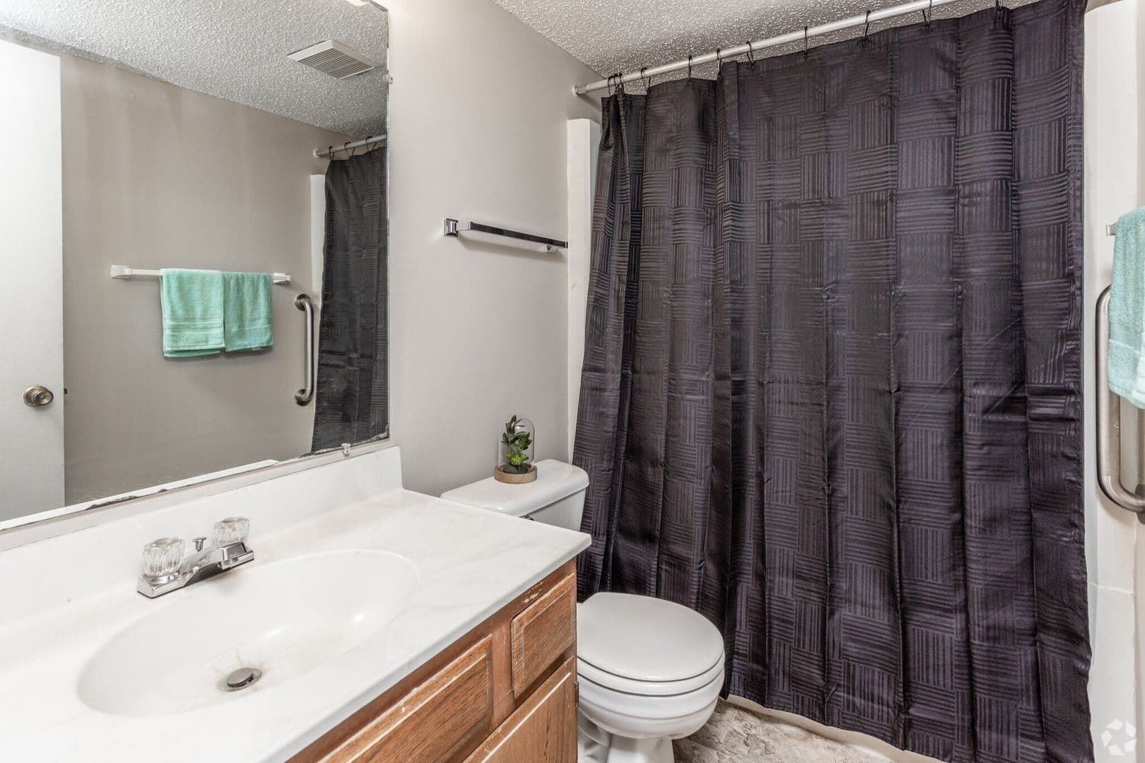 Oakwood Apartments 4 of 15