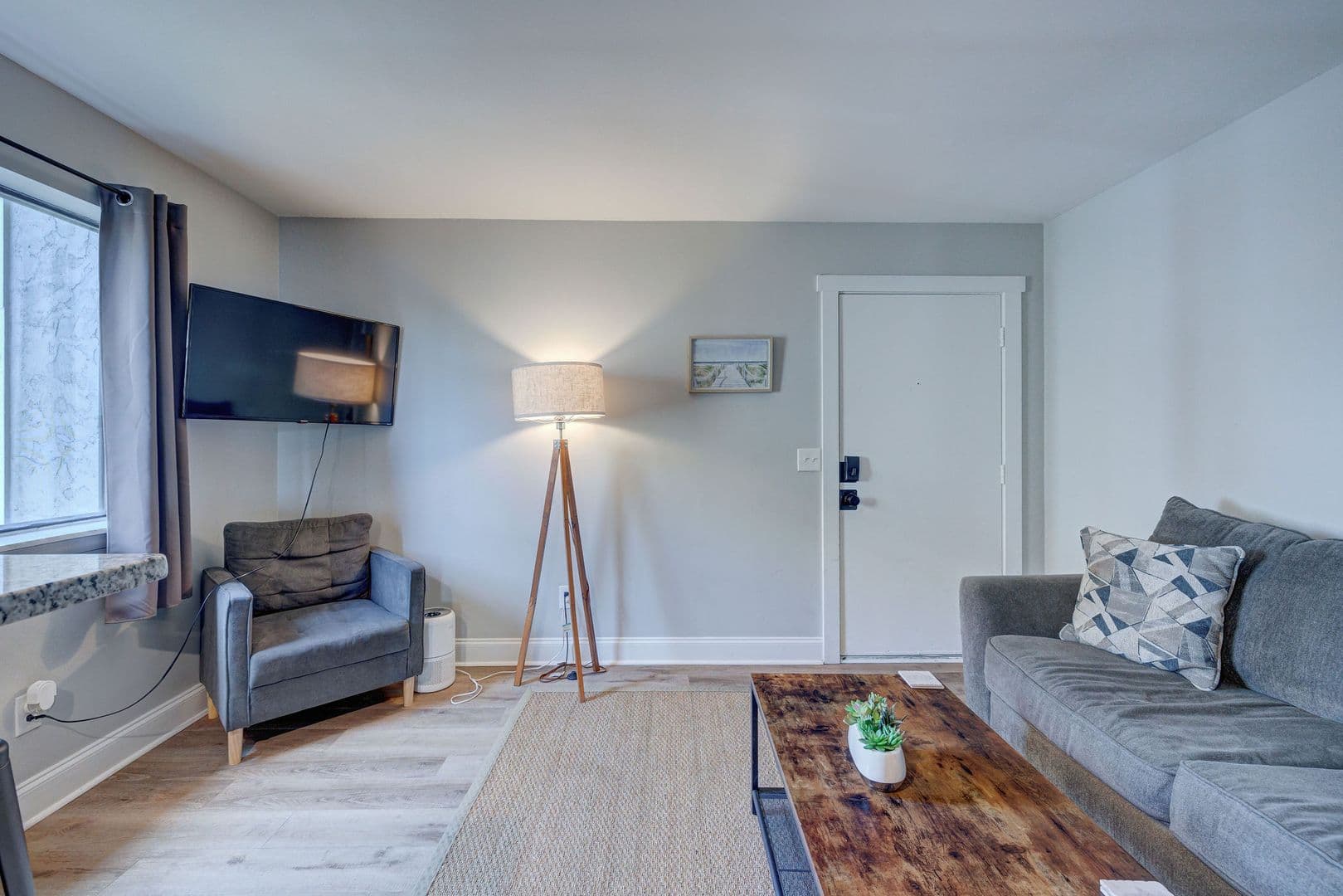1 Bedroom Adjacent to UNCW 8 of 27