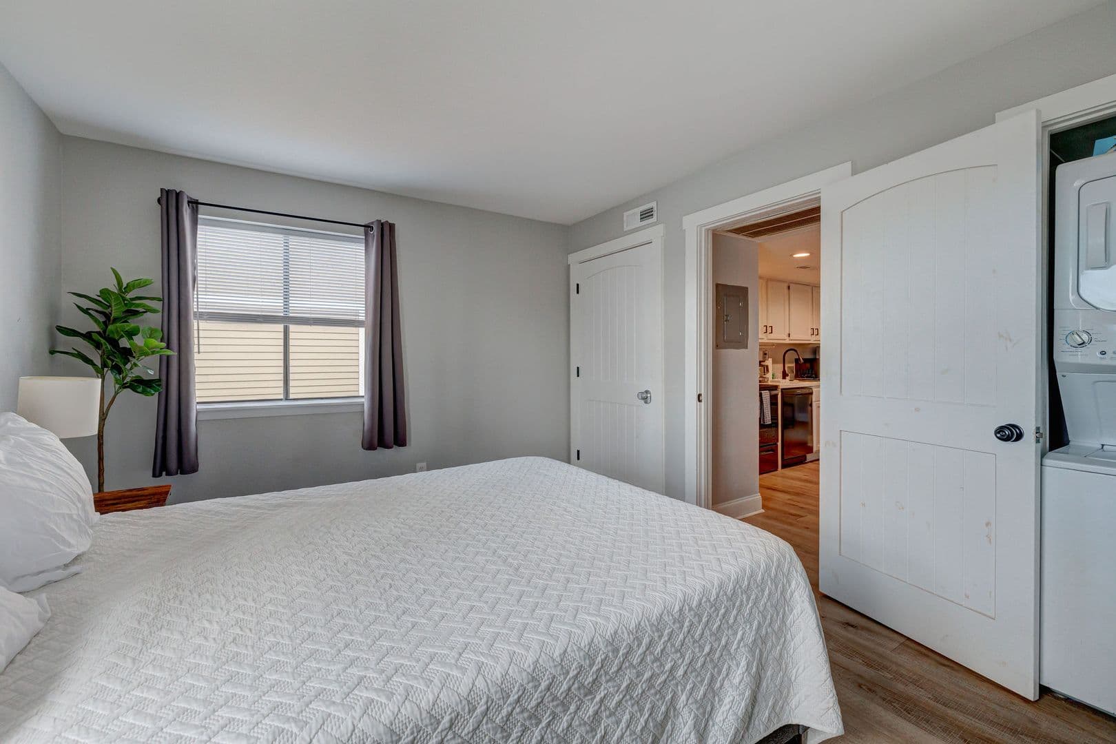 1 Bedroom Adjacent to UNCW 22 of 27