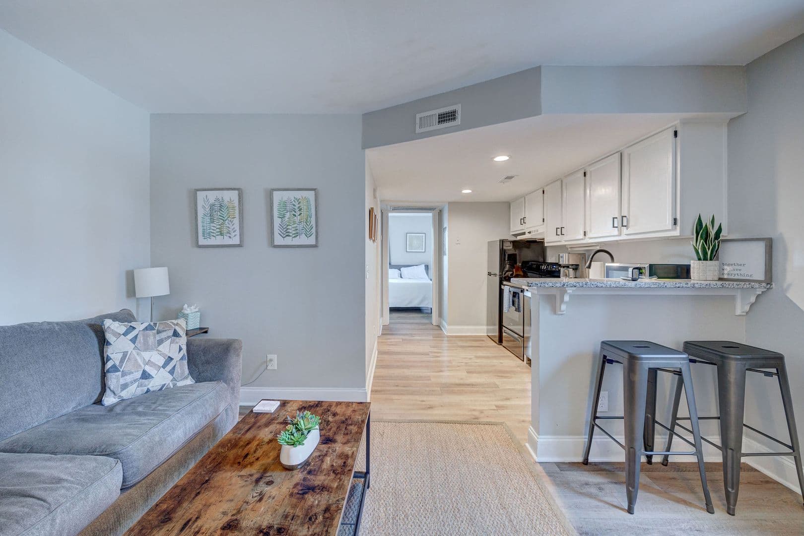 1 Bedroom Adjacent to UNCW 6 of 27