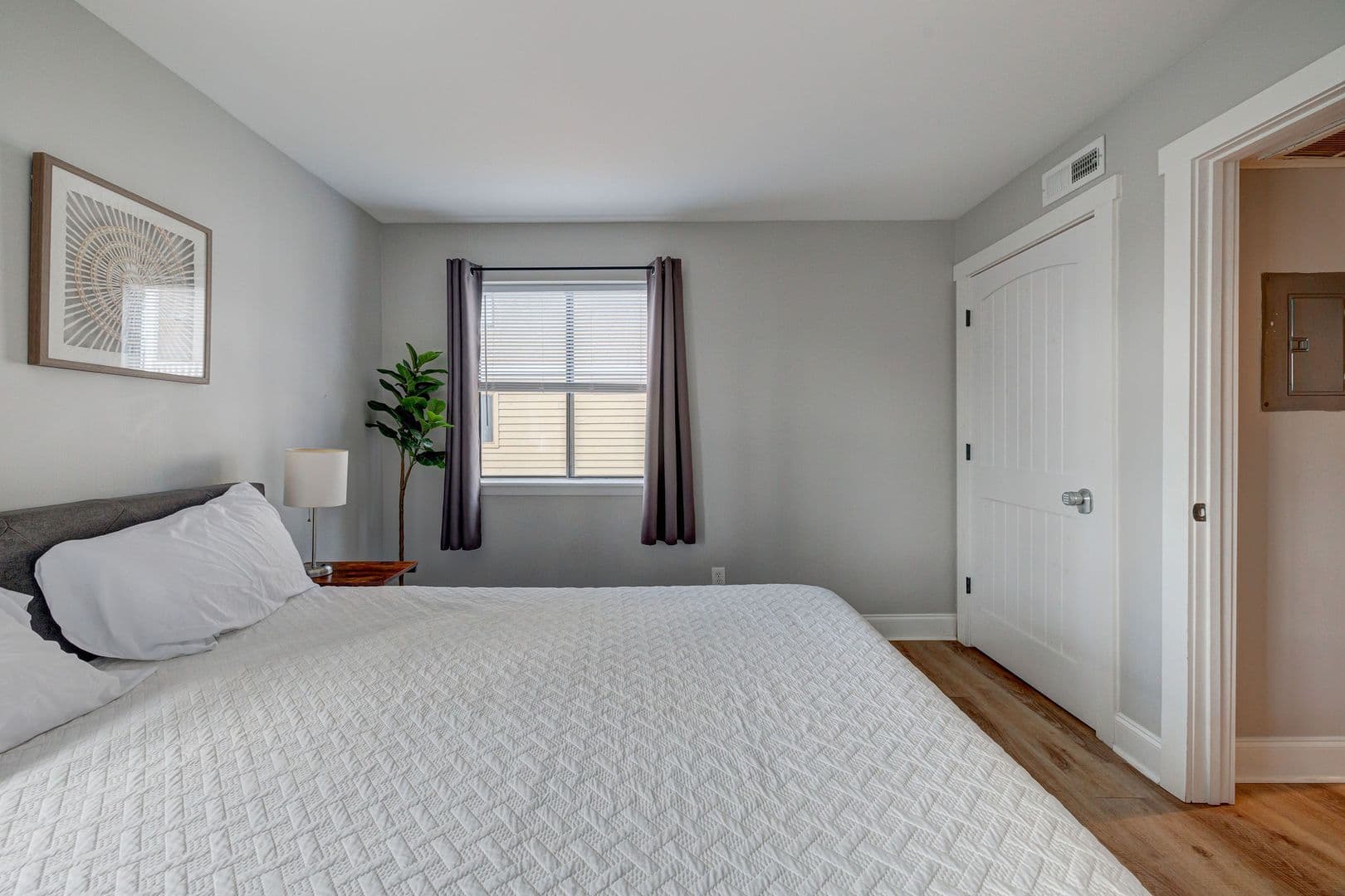 1 Bedroom Adjacent to UNCW 21 of 27