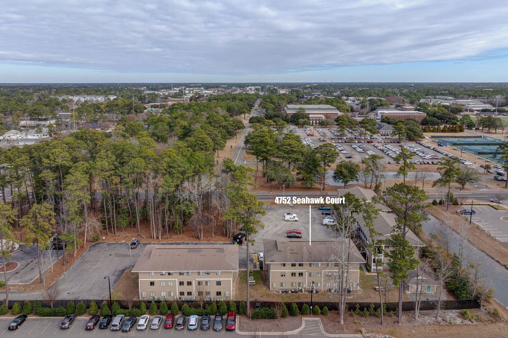1 Bedroom Adjacent to UNCW 25 of 27