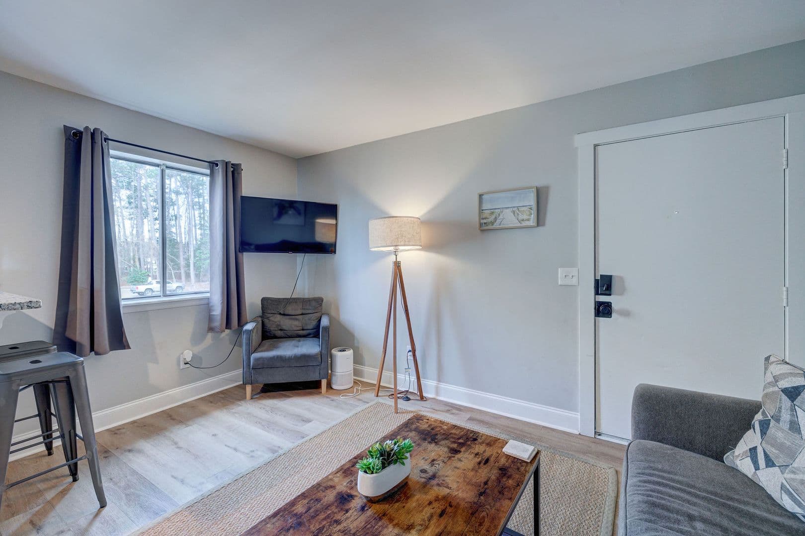 1 Bedroom Adjacent to UNCW 9 of 27