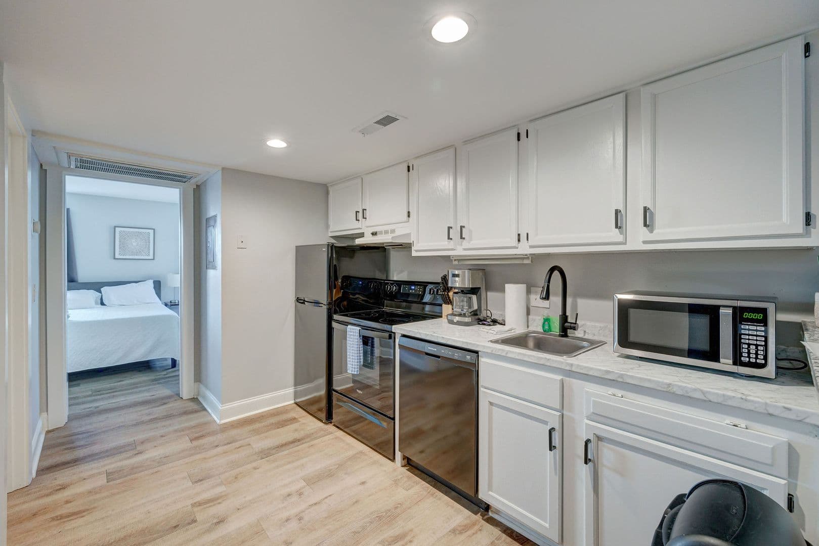 1 Bedroom Adjacent to UNCW 13 of 27