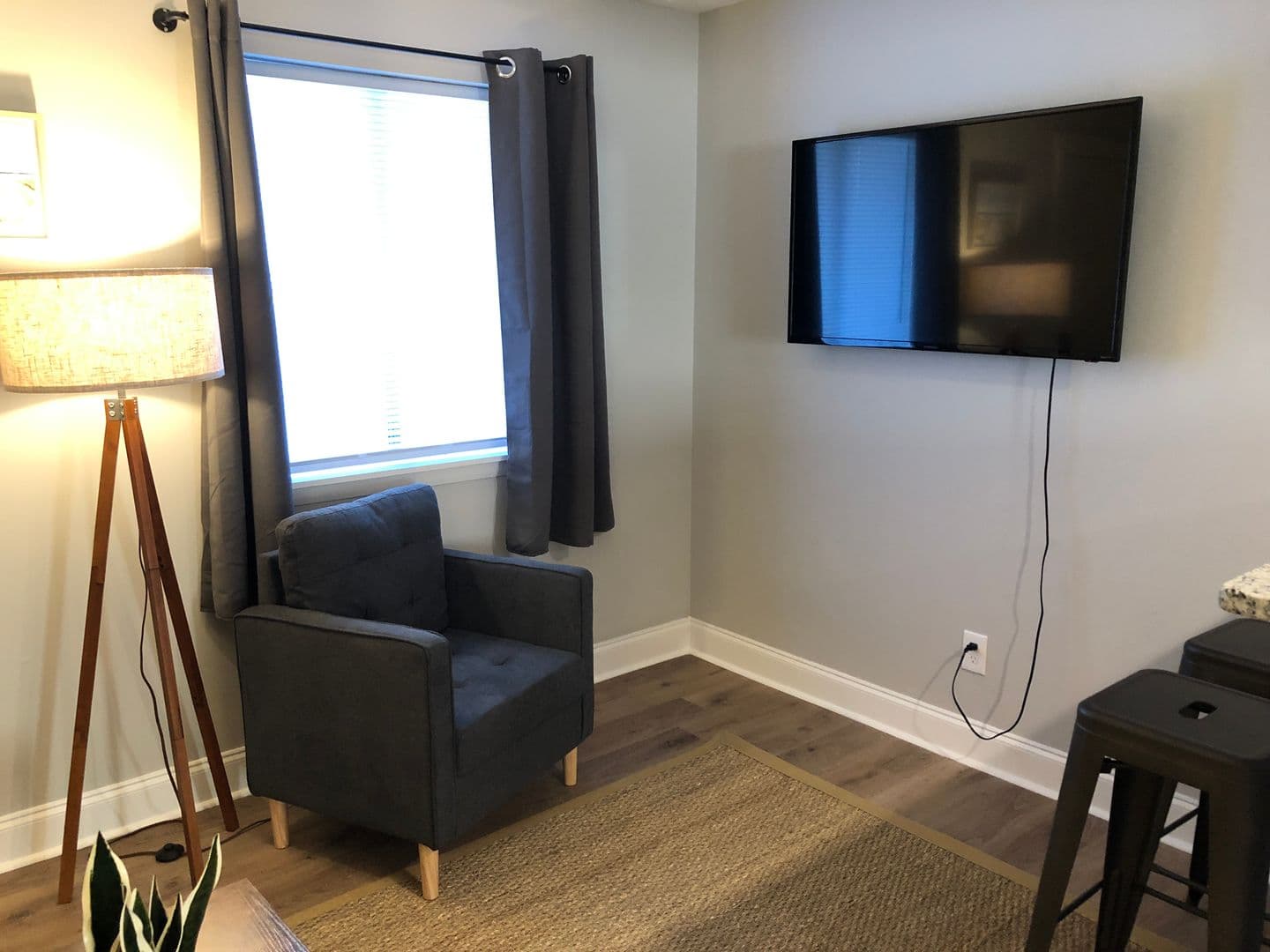 1 Bedroom Adjacent to UNCW 7 of 13