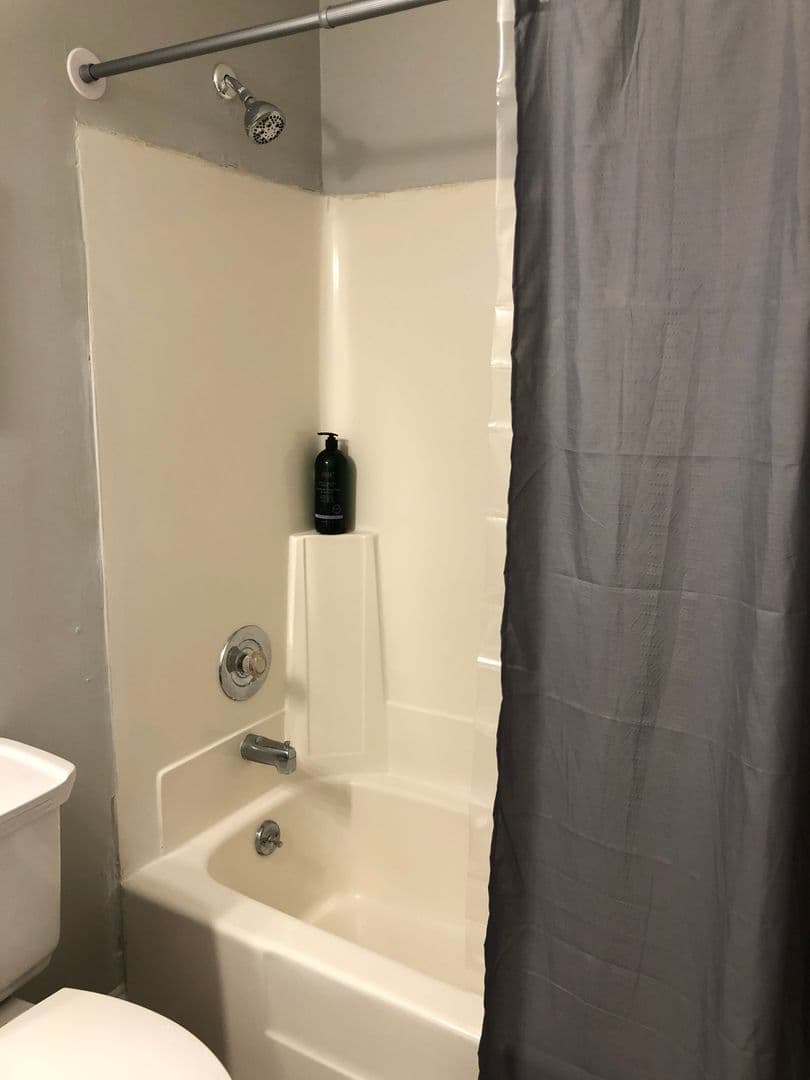 1 Bedroom Adjacent to UNCW 5 of 13