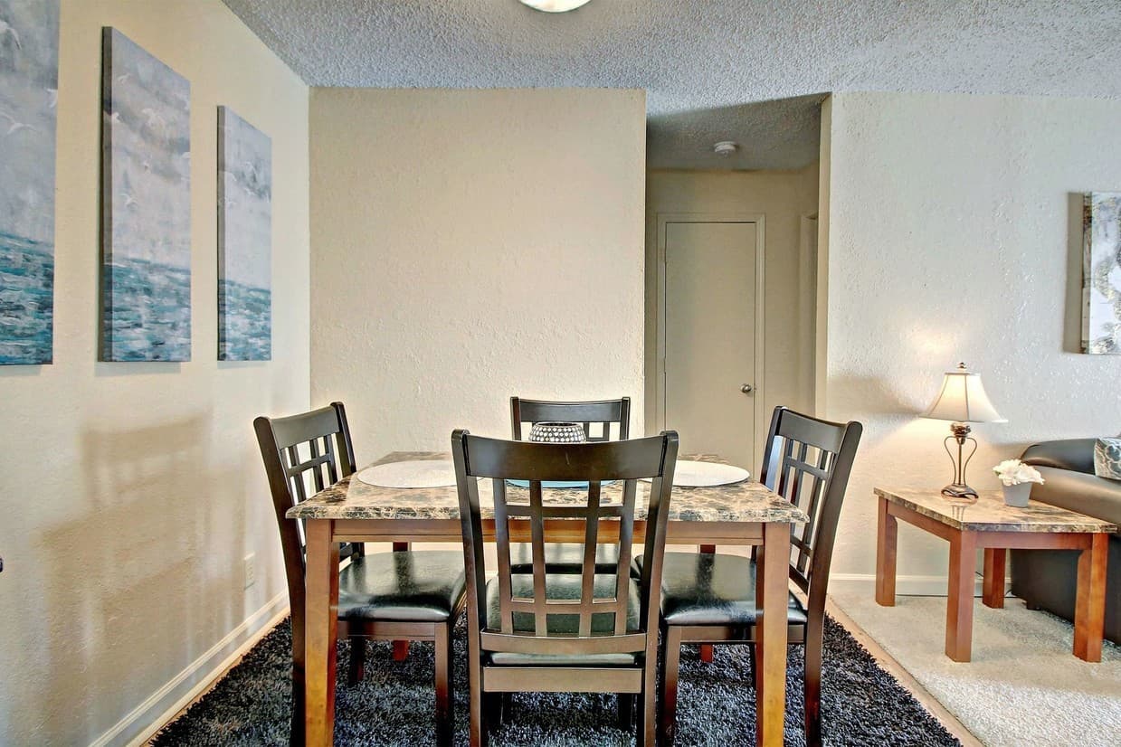 Woodland Hills Apartments 3 of 5
