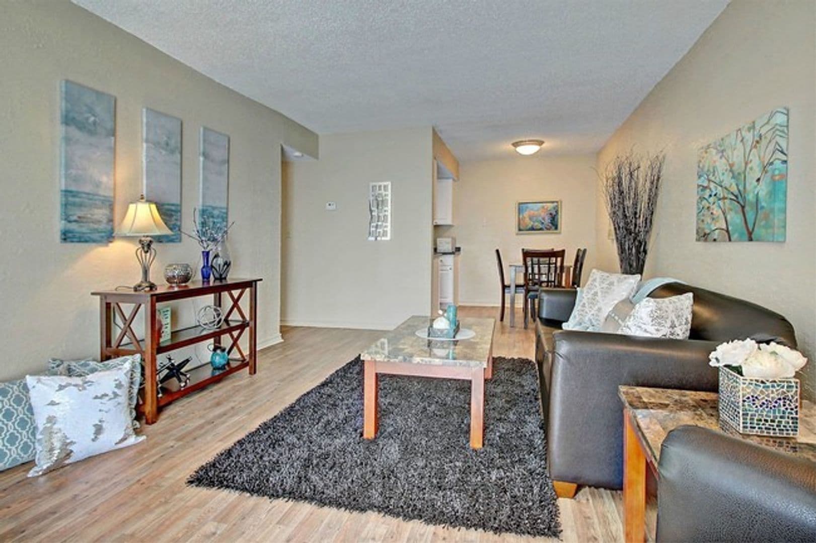 Woodland Hills Apartments 3 of 5