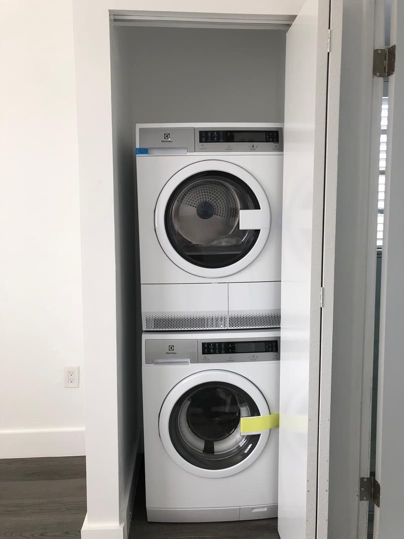 220 SW 17 Ct 3 of 8