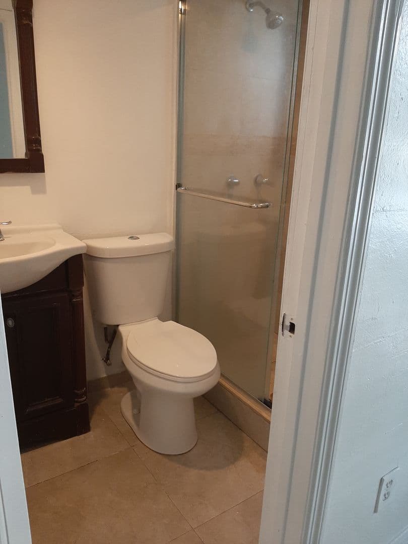 110 Sidonia Ave 3 of 6