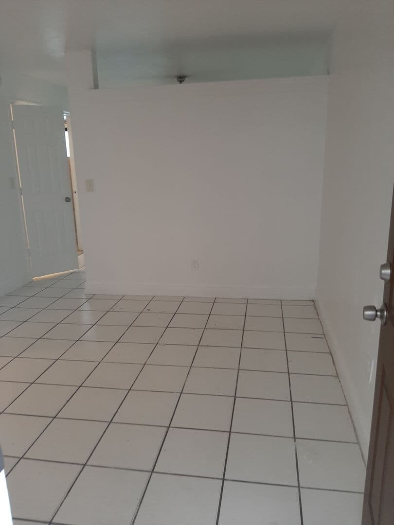 110 Sidonia Ave 5 of 6