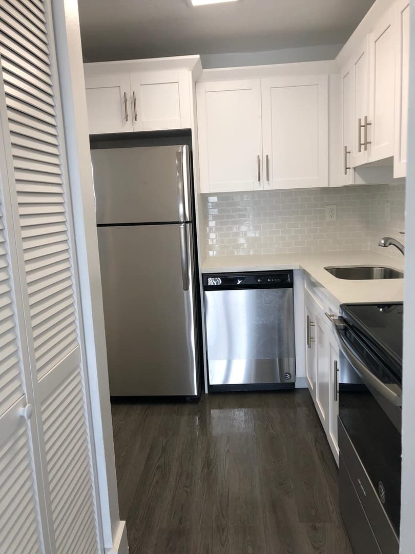220 SW 17 Ct 2 of 8