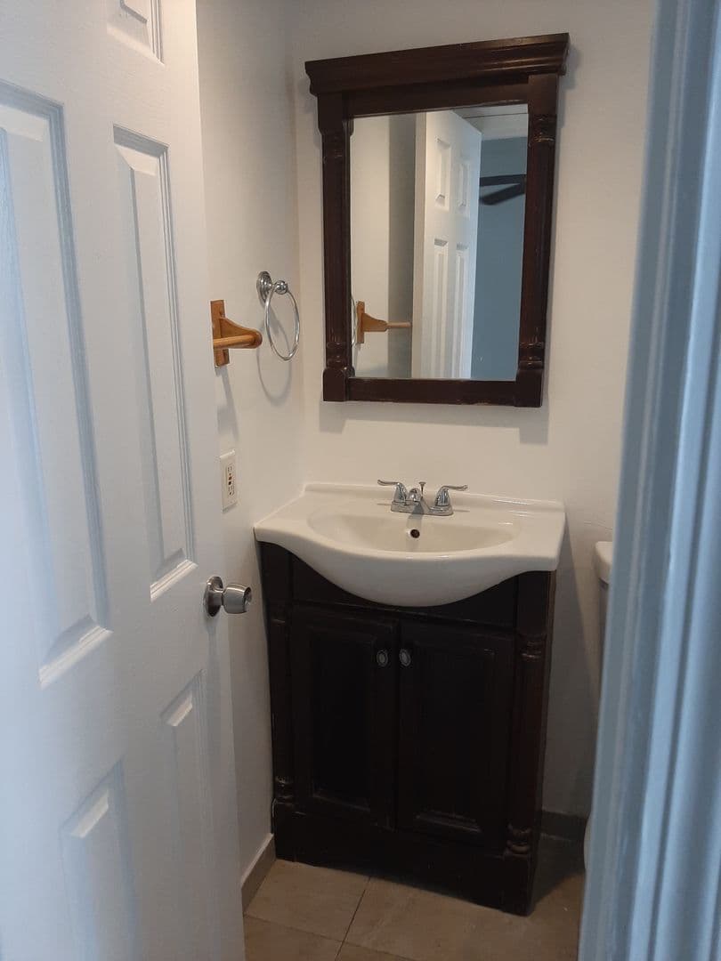 110 Sidonia Ave 4 of 6