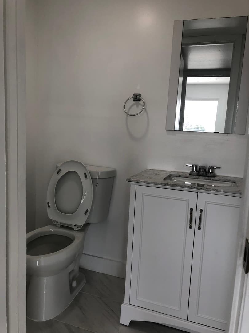 220 SW 17 Ct 4 of 8