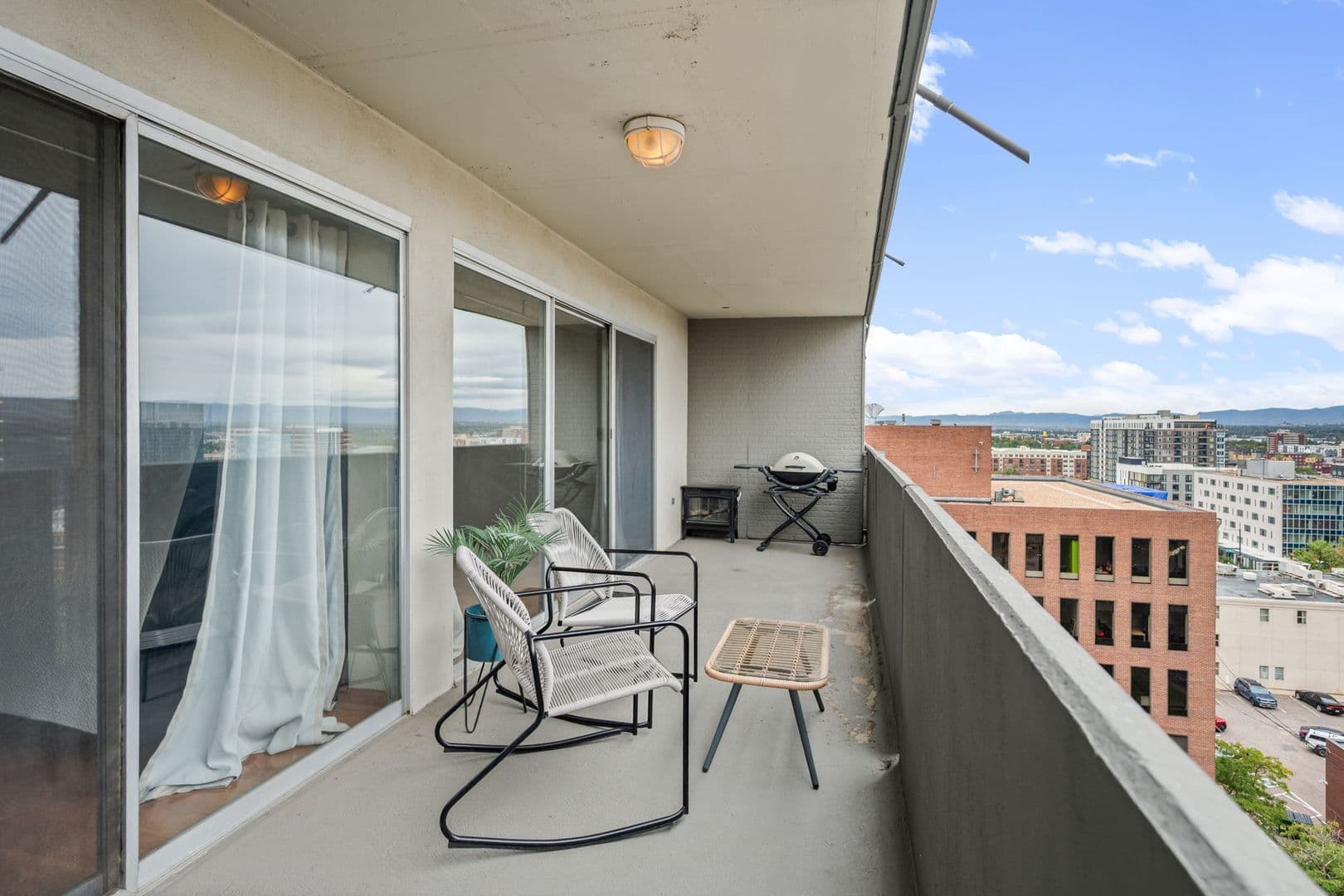 909 Logan St, Unit 11B - RA 17 of 23
