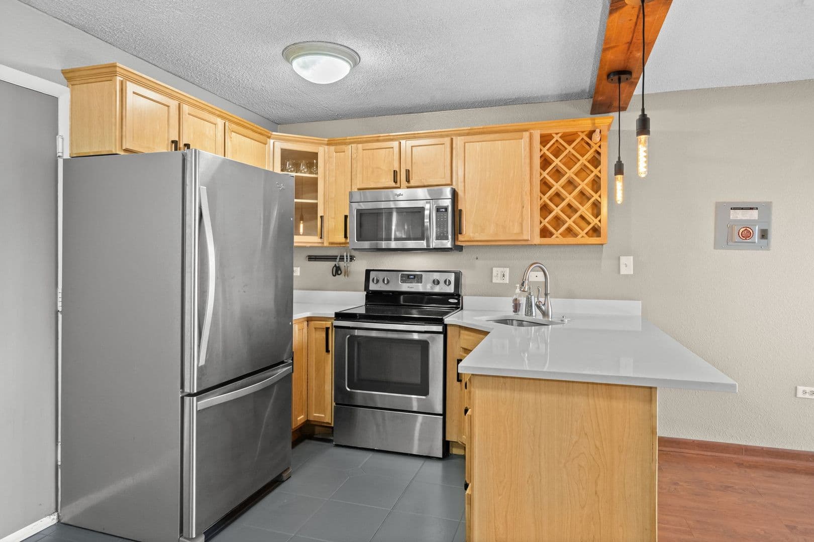 909 Logan St, Unit 11B RA 5 of 8