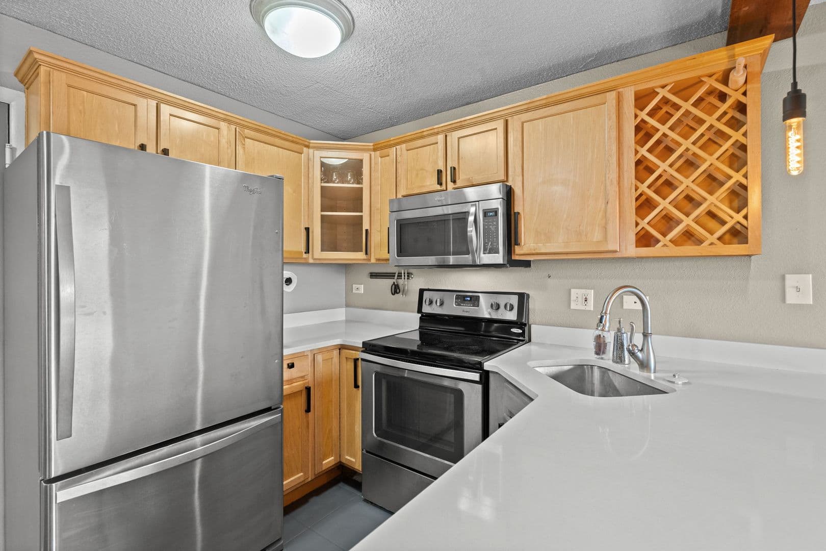 909 Logan St, Unit 11B RA 4 of 8