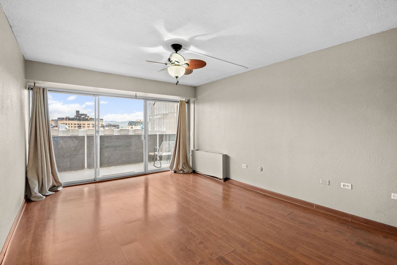 909 Logan St, Unit 11B - RA 11 of 23