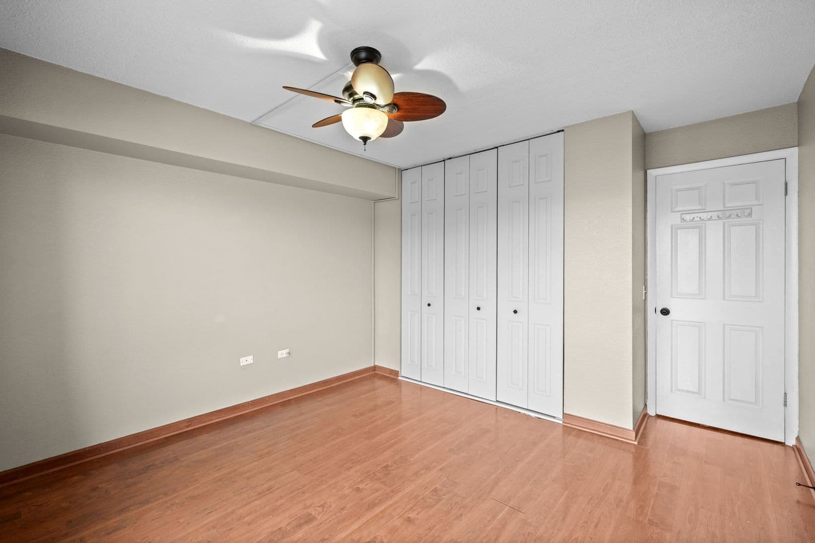 909 Logan St, Unit 11B - RA 15 of 23
