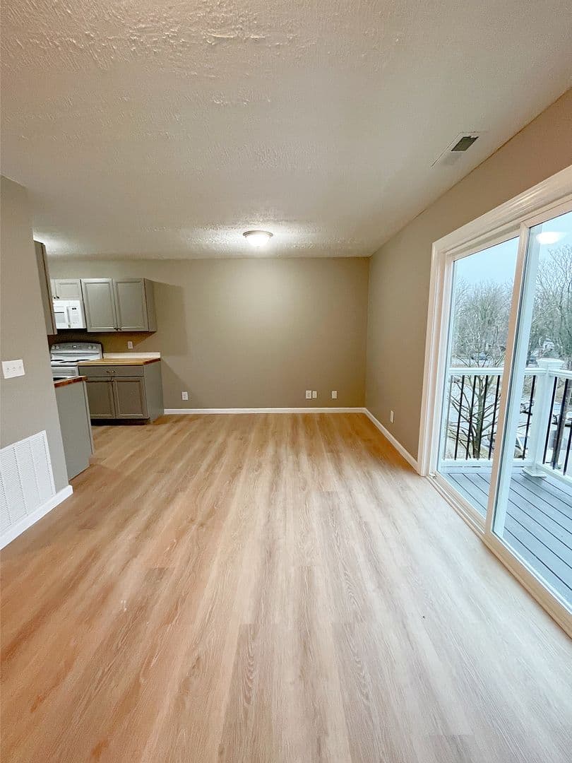 Lincoln Landing Apartments 3 of 12