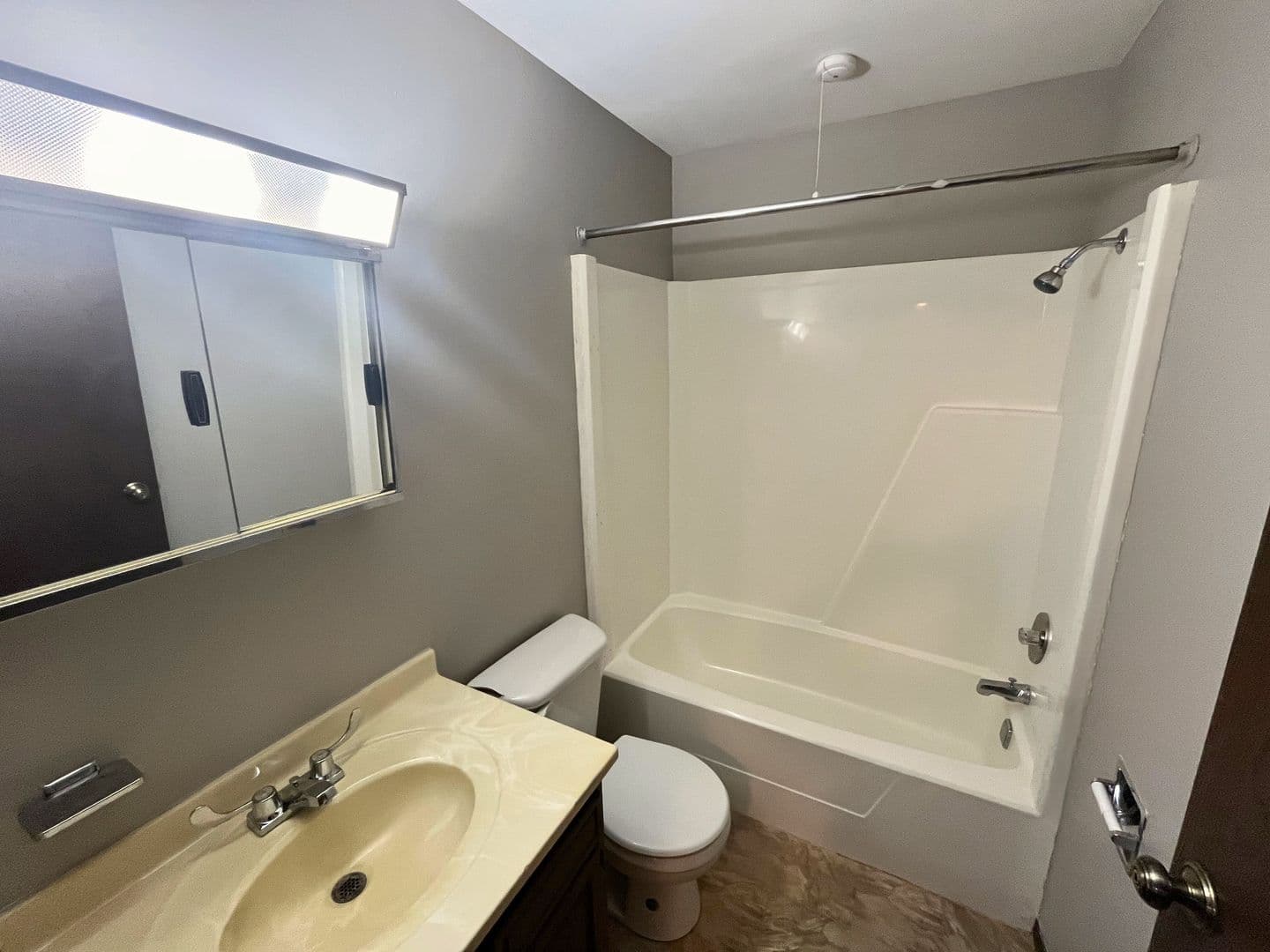 York Villa Apartments 4 of 4