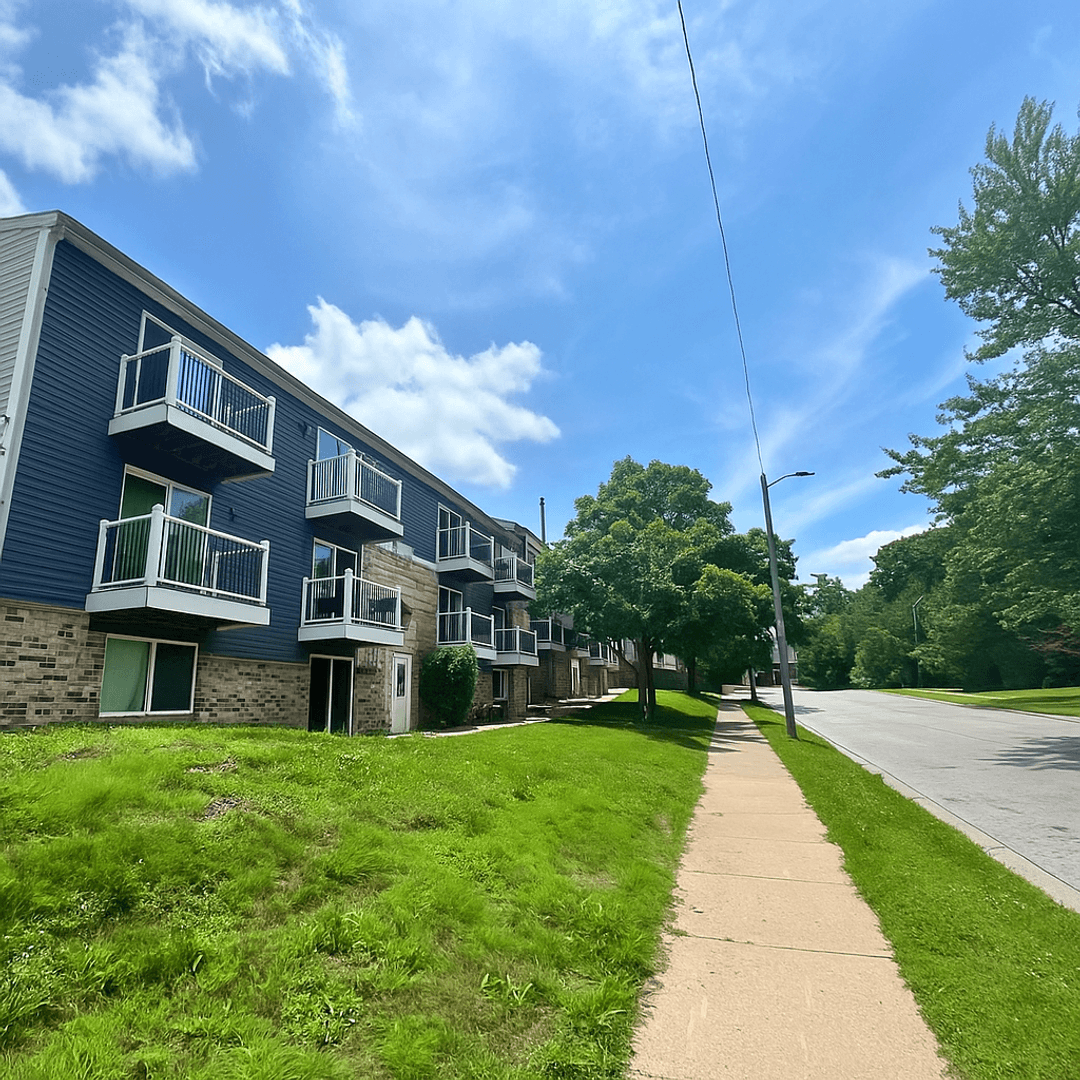 Lincoln Landing Apartments 1 of 11