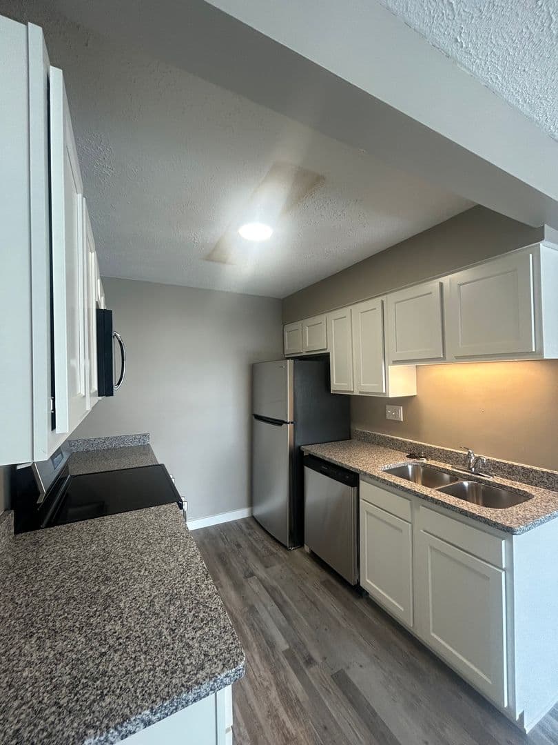 Lincoln Landing Apartments 2 of 11
